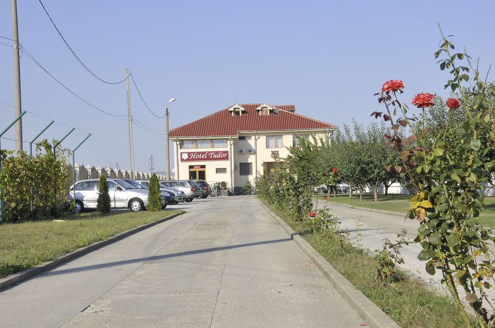 Hotel Tudor Ploieşti Exterior foto