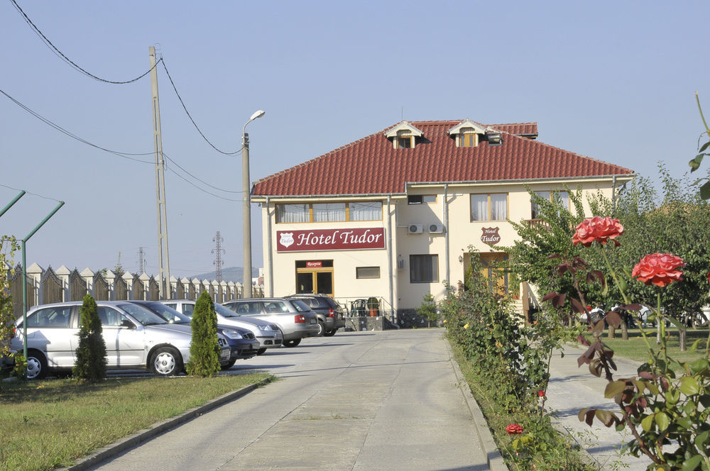 Hotel Tudor Ploieşti Exterior foto